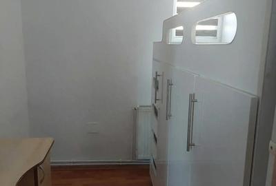 Spațiu comercial, de 70 mp, în Central - 4