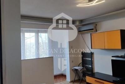 Apartament cu 3 camere semidecomandat în Inel II
