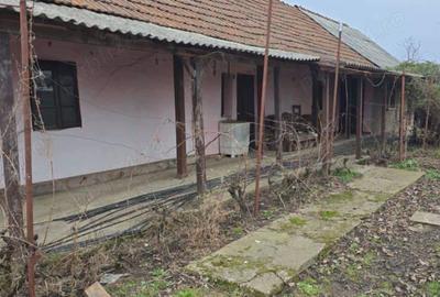 Vand casa veche la ?ara,cu teren aferent,la 5km de sta?iunea balneara Ta?nad! - 1