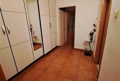 Apartament cu 2 camere decomandat în Girocului