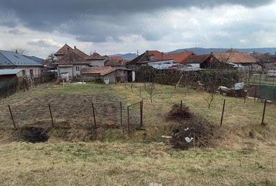 Casă cu 4 camere cu Teren 839 Mp în Central - 2