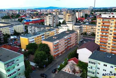 Spatiu comercial,vitrinat,doua intrari,acces facil, Calea Bucuresti,Astra,Brasov. - 1