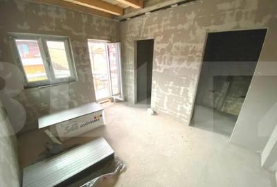 Casă cu 5 camere cu Teren 350 Mp în Central - 11