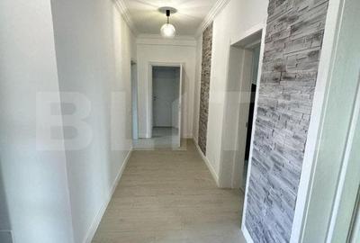 Casa cu 4 dormitoare, 4 bai si 2 bucatarii, terasa si beci  de vanzare in Oradea - 12