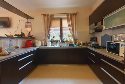 Casă individuală cu 7 camere cu Canalizare în Dobroești - 10