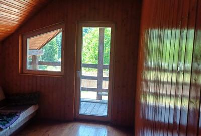 Casă cu 3 camere în Pietroasa - 2