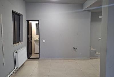 Spațiu comercial, de 70 mp, în Central - 4