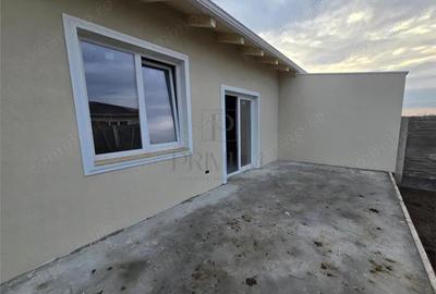 Casă cu Teren 310 Mp în Moșnița Nouă