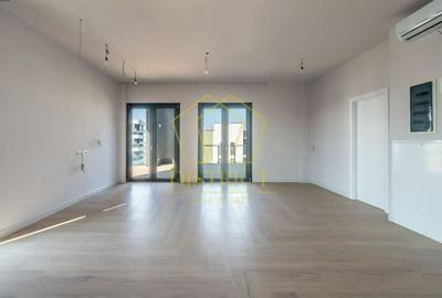 Penthouse cu 4 camere decomandat în Torontalului