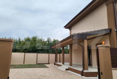 Casă cu 5 camere cu Teren 150 Mp în Central - 2