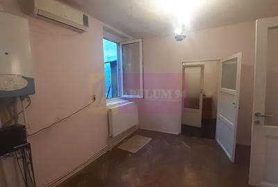 Casă cu 2 camere cu Canalizare în P-ța Romană - 13