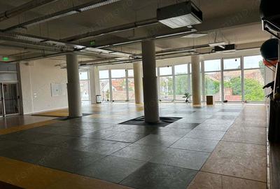 Spațiu comercial, de 350 mp, în Central - 3