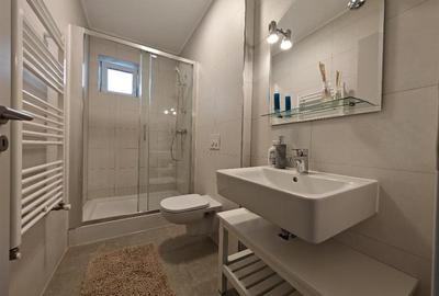 Apartament cu 3 camere decomandat, mobilat în Tractorul - 26