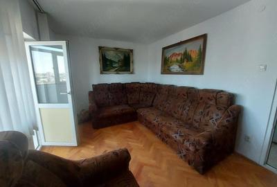 Apartament cu 3 camere decomandat în Micro 4 - 8