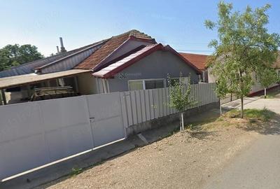Casă cu 7 camere cu Teren 311 Mp în Central