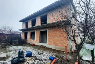 Casă cu Teren 298 Mp în Chercea