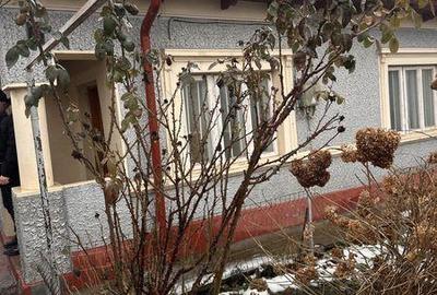 Casă cu 4 camere cu Teren 90 Mp în Central - 4