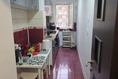 Apartament cu 3 camere semidecomandat, mobilat în Tei - 4
