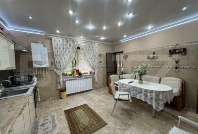 Vila de vanzare, cu 9 camere, 360 mp, zona Ora?tie - 3