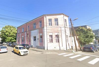 Casă cu 12 camere cu Teren 629 Mp în Tineretului