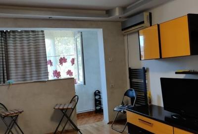 Apartament cu 3 camere semidecomandat, mobilat în Gara