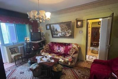 Apartament cu 3 camere semidecomandat în Casa de Cultură