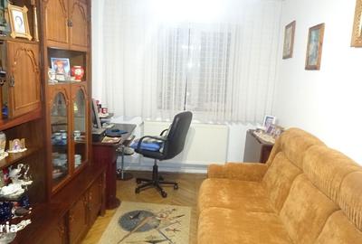 Apartament cu 3 camere decomandat în Scărișoara - 6