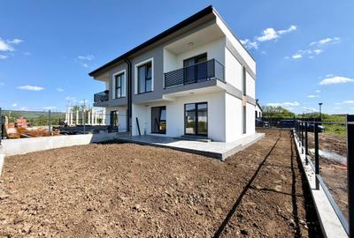 Duplex cu 4 camere cu Canalizare în Bucium - 7