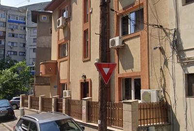 Casă cu 8 camere cu Teren 200 Mp în Decebal - 3