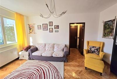 Apartament cu 3 camere semidecomandat în Bucureștii Noi
