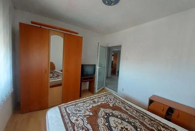 Apartament cu 3 camere decomandat în Micro 4 - 2