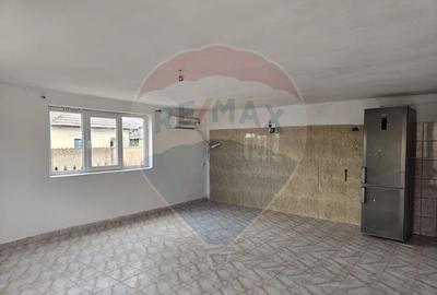 Casă cu 4 camere cu Canalizare în Preajba - 7