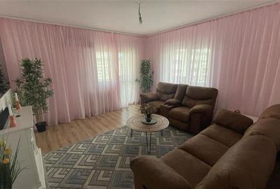 Apartament cu 4 camere decomandat, mobilat în Metalurgiei