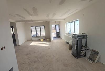 Casă cu 3 camere cu Teren 560 Mp în Aroneanu - 2