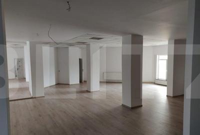 Spațiu comercial, de 326 mp, în Central - 3