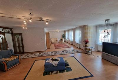 Casă cu 7 camere cu Teren 720 Mp în Vest - 1