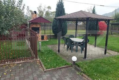 Casă cu 7 camere cu Teren 2000 Mp în Central - 2