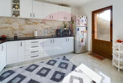 Casa 6 camere de vanzare mobilata utilata in Targoviste cartier Sarbi - 10
