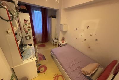 Apartament 3 camere zona Poarta 6 - 7