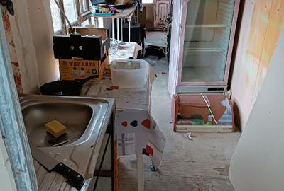 Spatiu Comercial cu spatiu de locuit si teren central - 7