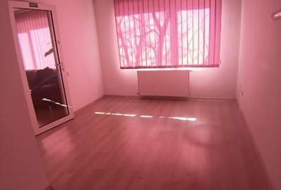 Spațiu comercial, de 50 mp, în Central - 3