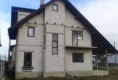 Casă cu 4 camere în Central - 8