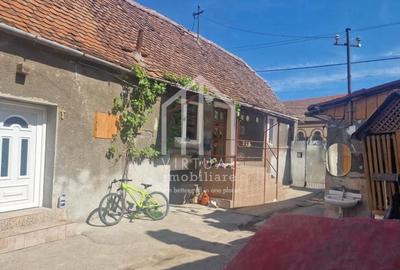 Casă de vânzare 3 camere, teren 360mp, Apoldul de Sus