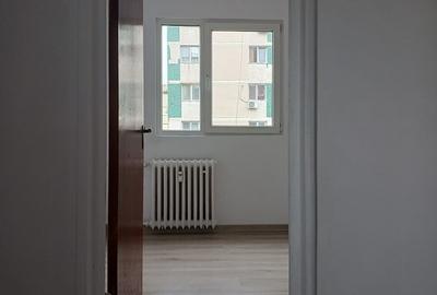 Piata Moghioros, vis a vis de Parc Drumul Taberei, Patinoar - 2