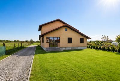 Casă cu 4 camere cu Teren 8960 Mp în Est - 3
