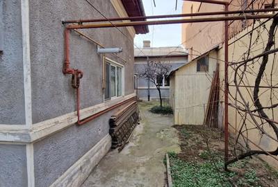 Vand casa zona Mihalache