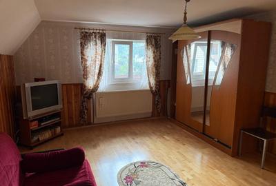 Casă cu 7 camere cu Teren 1300 Mp în Central