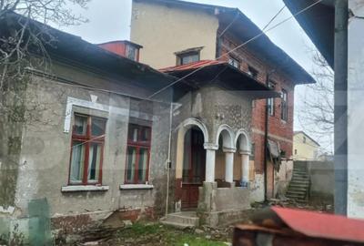 Casă cu 4 camere cu Teren 287 Mp în Lupeni - 11