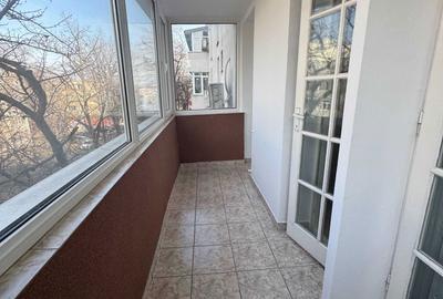 Apartament cu 3 camere semidecomandat în Costin Georgian - 5