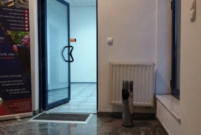 Spațiu comercial, de 230 mp, în Central - 4